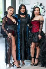 FreeUseMILF – Reagan Foxx – Crystal Rush And Kenzie Love Brides Of Dracula