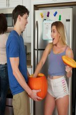 BrattySis – Aubrey Sinclair – Pumpkin Fuck